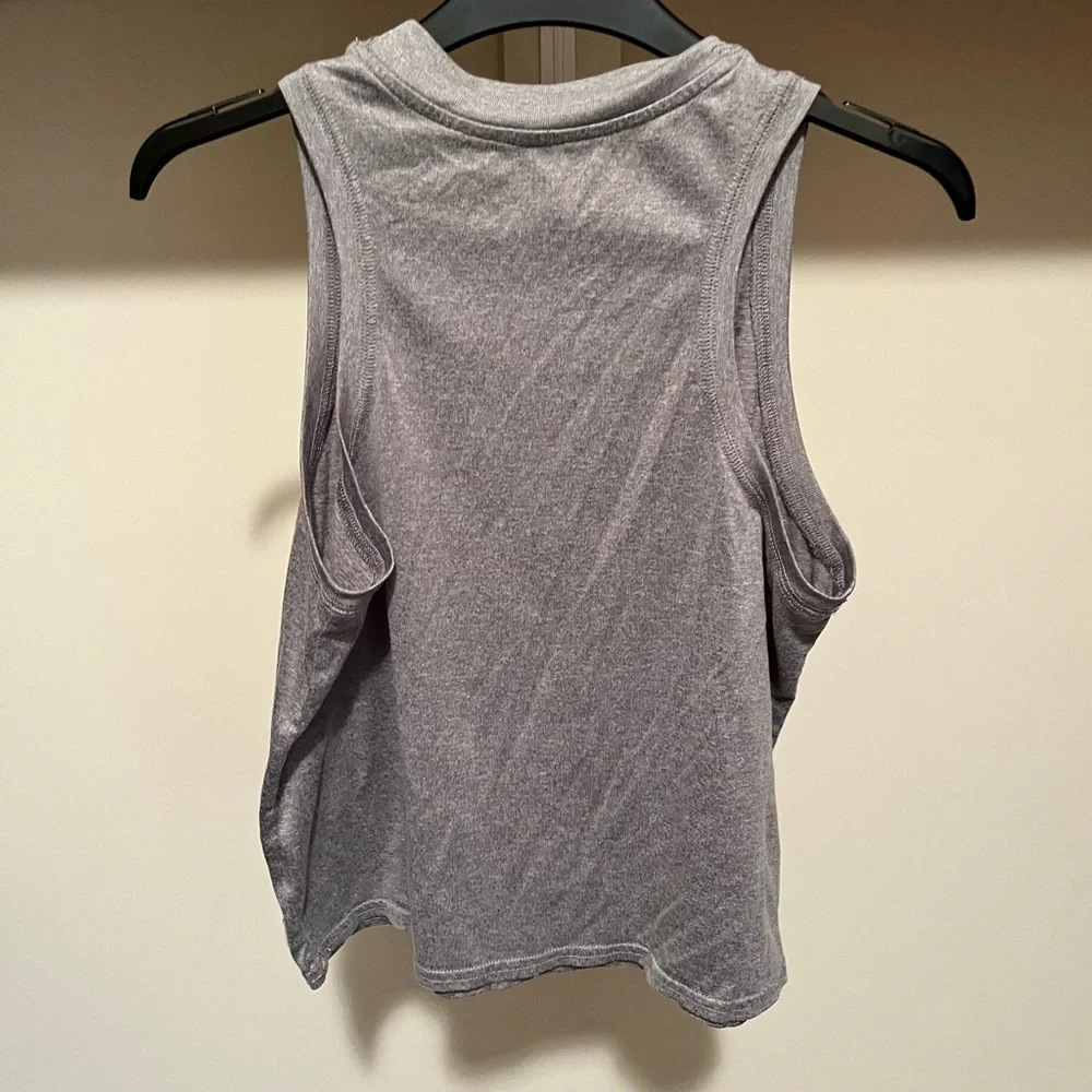 Vuori Heather Energy Top Muscle Tee - Picture 2 of 3